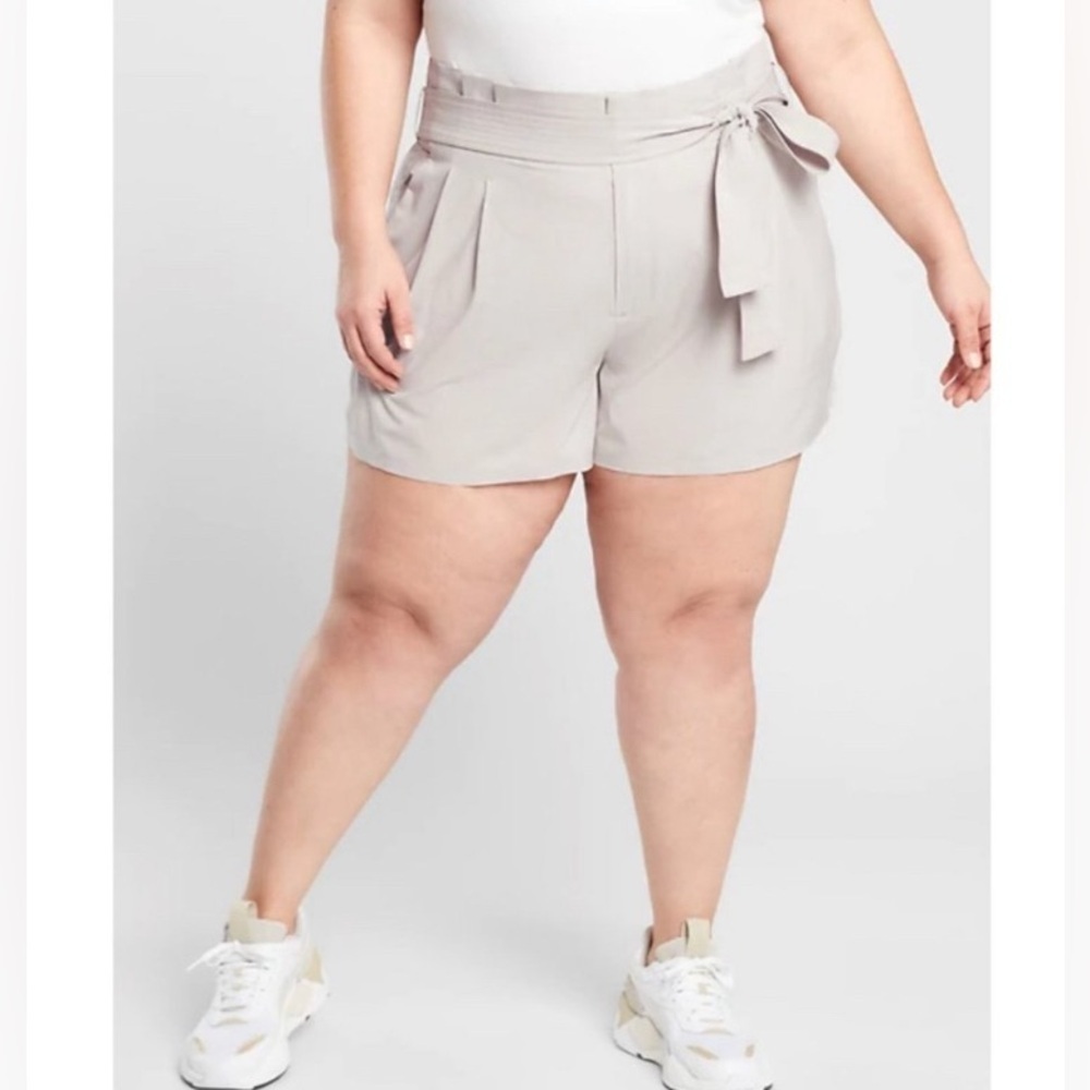Athleta Skyline II Shorts in Abolone Beige Plus Size‎ 26 Pleated Waist Tie NWOT